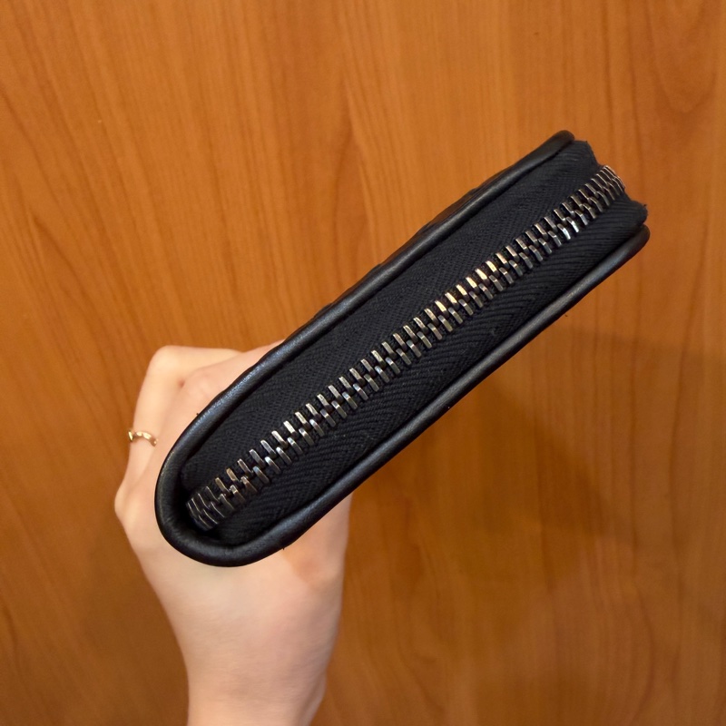 BV 黑羊皮小編織銀黑釦ㄇ拉8卡長夾-2