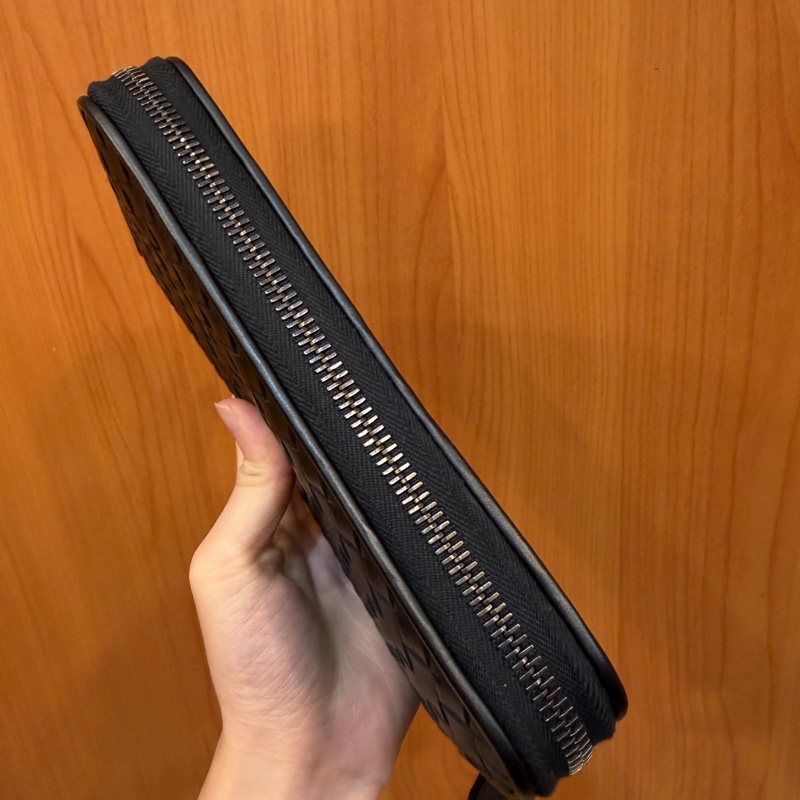 BV 黑羊皮小編織銀黑釦ㄇ拉8卡長夾-3