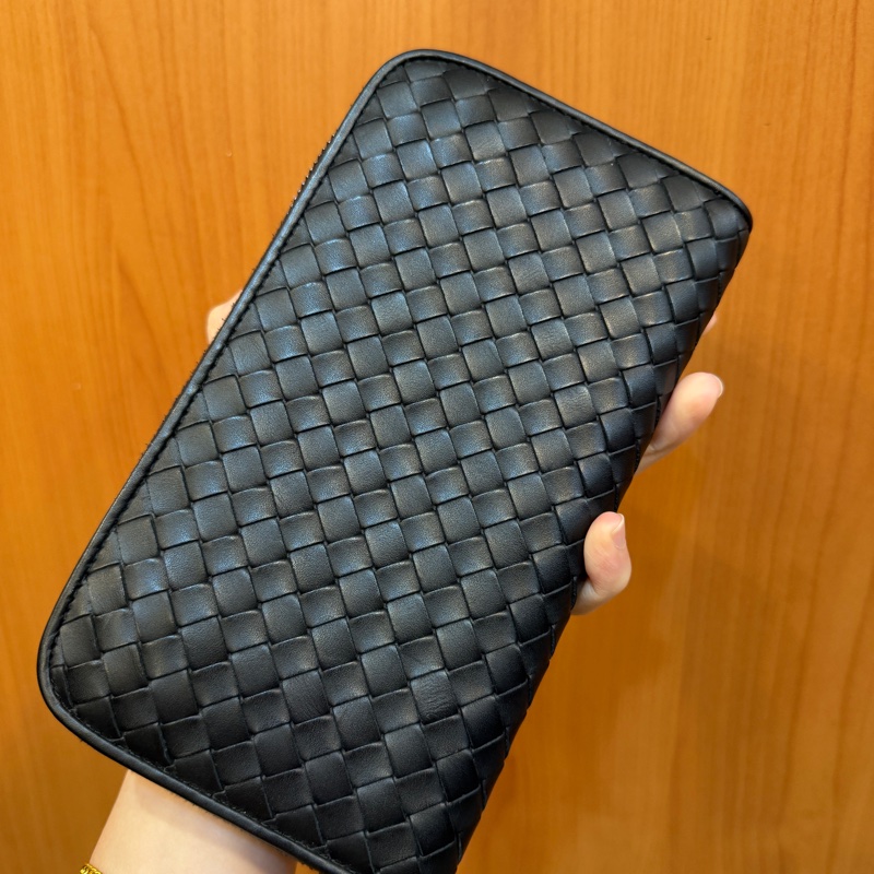 BV 黑羊皮小編織銀黑釦ㄇ拉8卡長夾-4