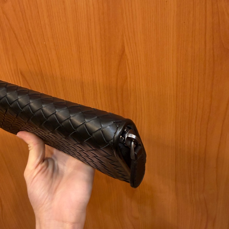 BV 黑羊皮小編織銀黑釦ㄇ拉8卡長夾-7