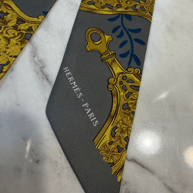 Hermes 灰綠底Etriers Remix Twilly H063502-1