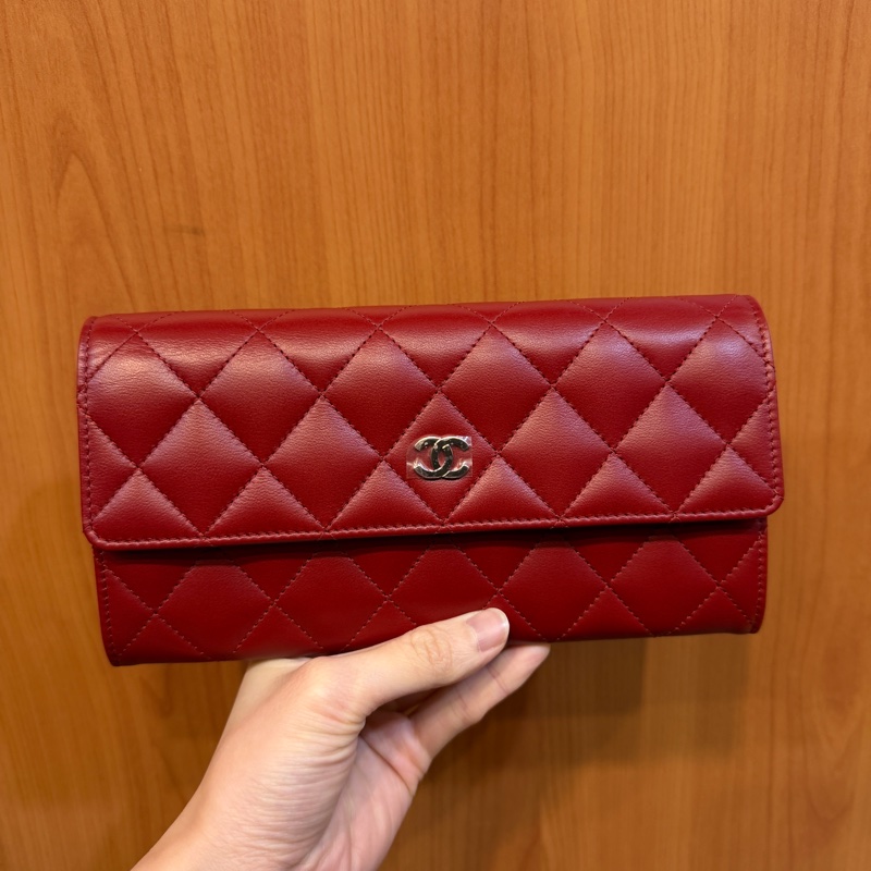 Chanel 酒紅羊皮銀釦下蓋12卡長夾A50096-0