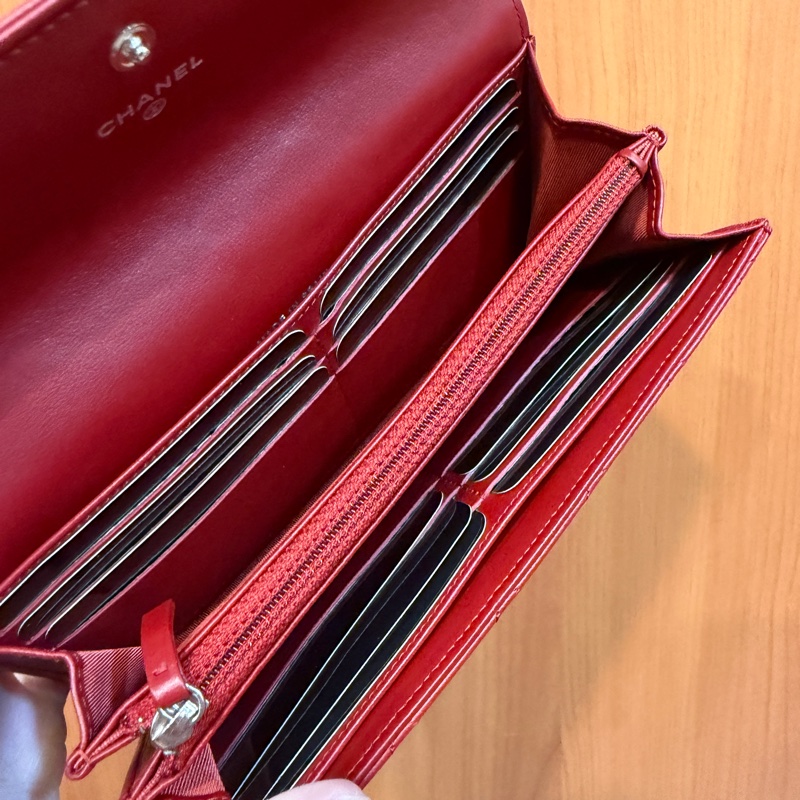 Chanel 酒紅羊皮銀釦下蓋12卡長夾A50096-11