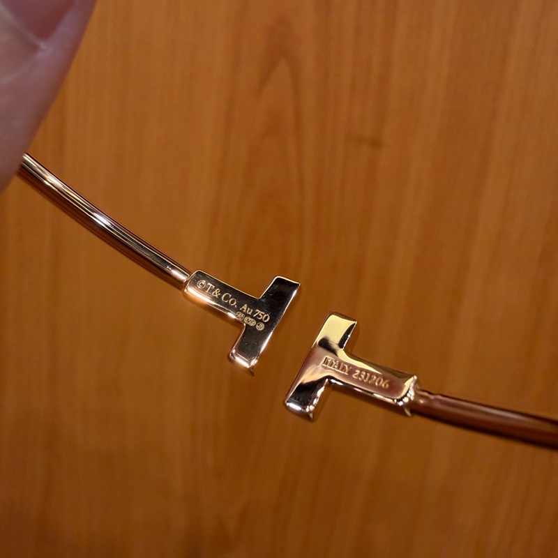 Tiffany 750玫瑰金T Wire手環60010773-4