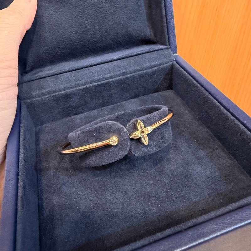 LV 750玫瑰金Idylle Blossom Twist手鐲Q95533-0