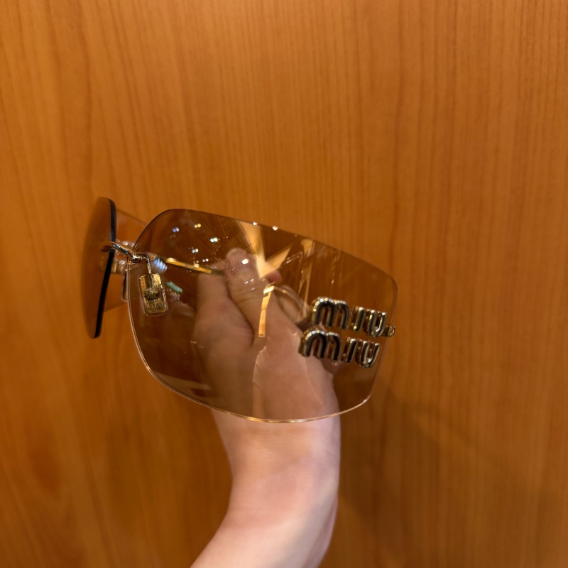 Miu Miu 玫瑰金色鏡面的Aube太陽眼鏡-0