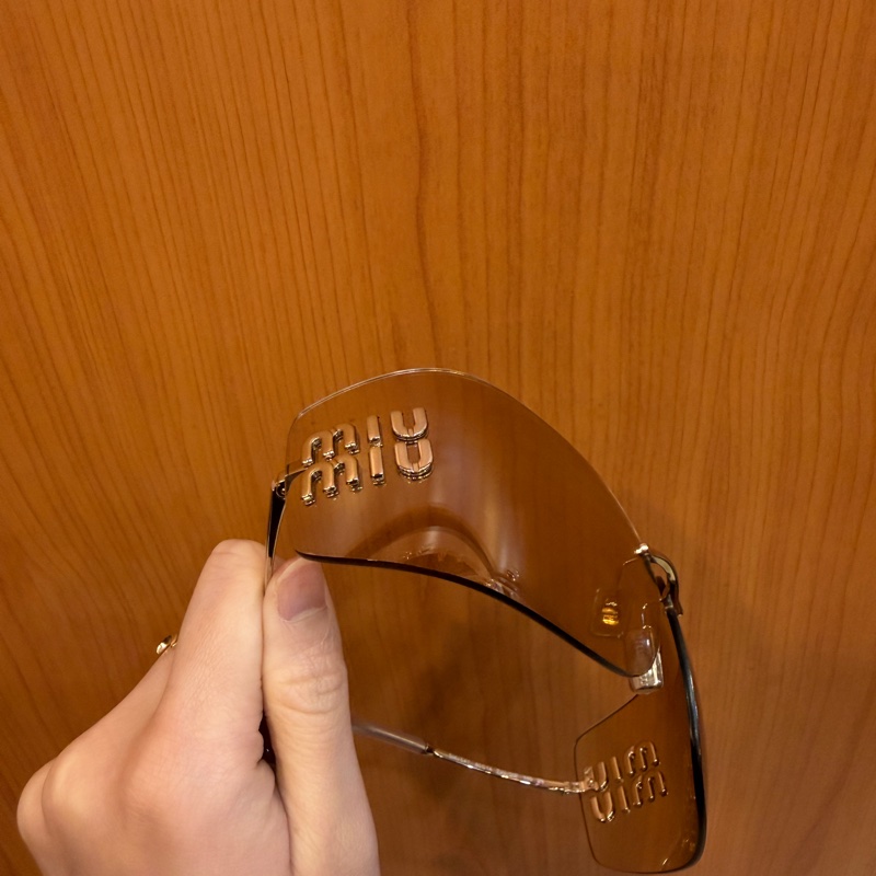 Miu Miu 玫瑰金色鏡面的Aube太陽眼鏡-2