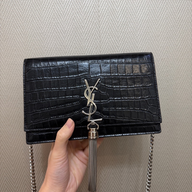 YSL 黑牛皮鱷魚壓紋Kate流蘇斜背WOC-0