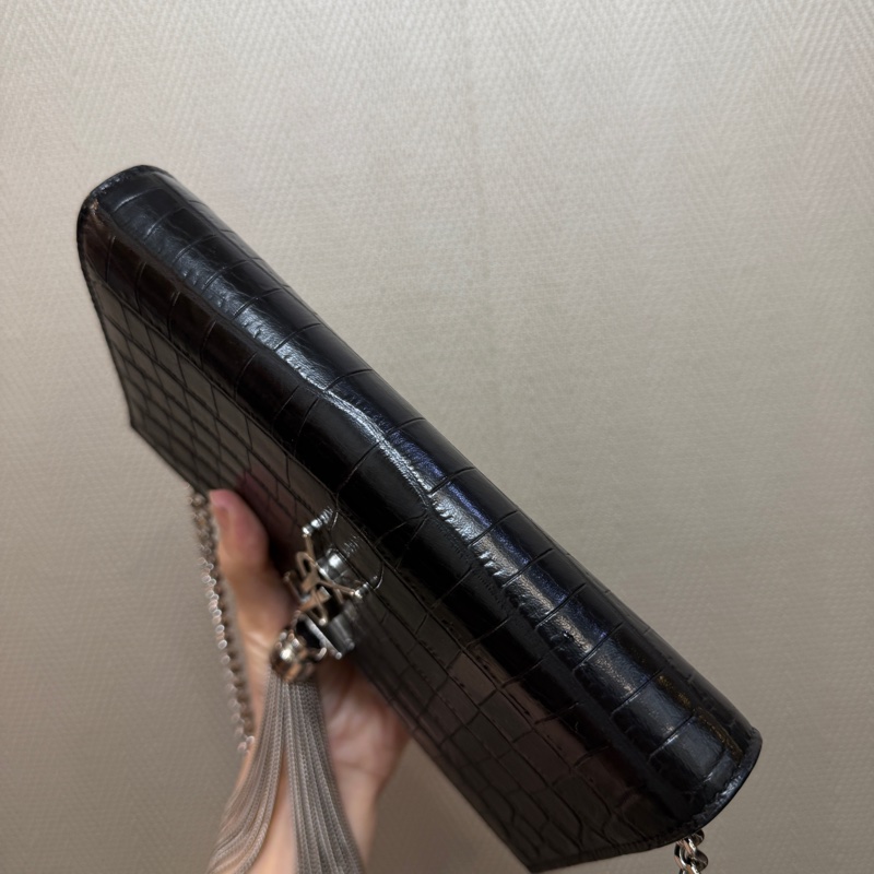 YSL 黑牛皮鱷魚壓紋Kate流蘇斜背WOC-4