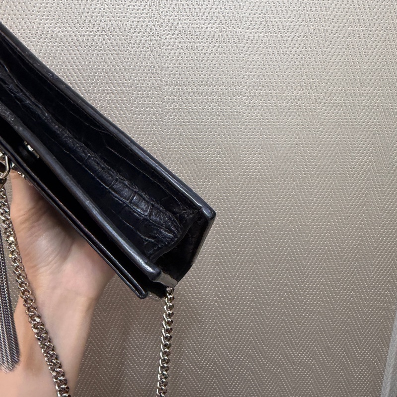 YSL 黑牛皮鱷魚壓紋Kate流蘇斜背WOC-8
