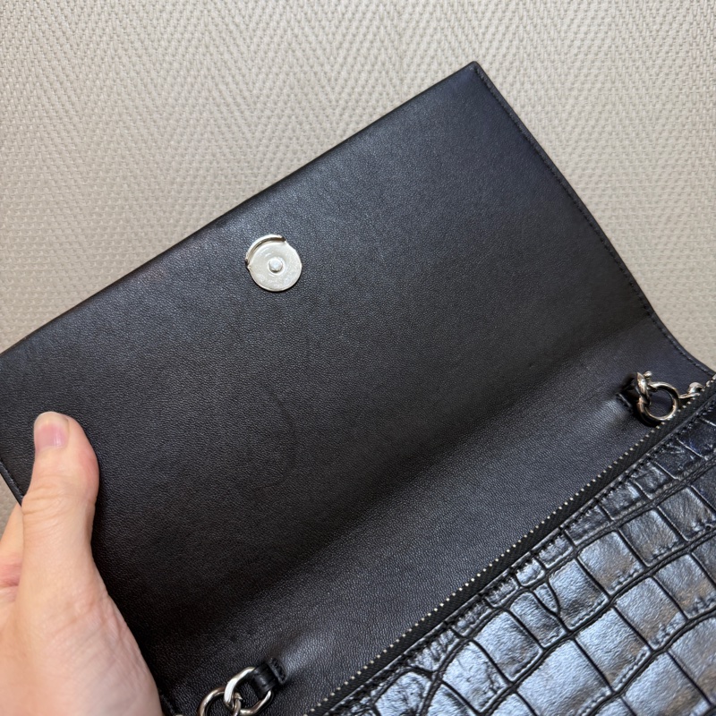 YSL 黑牛皮鱷魚壓紋Kate流蘇斜背WOC-10