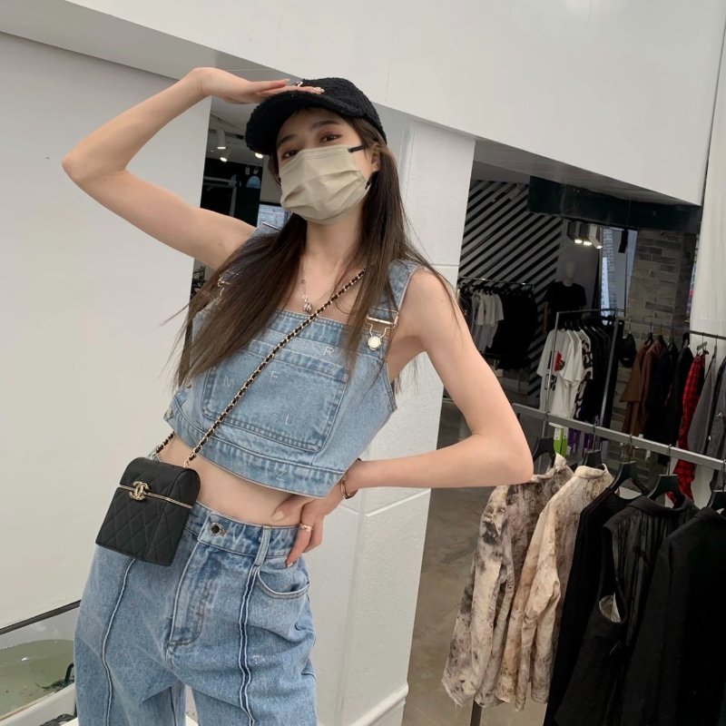 CHANEL 羊皮黑金翻蓋化妝包肩背斜背包 10*12*4 全新閒置配件盒子塵袋保卡-1