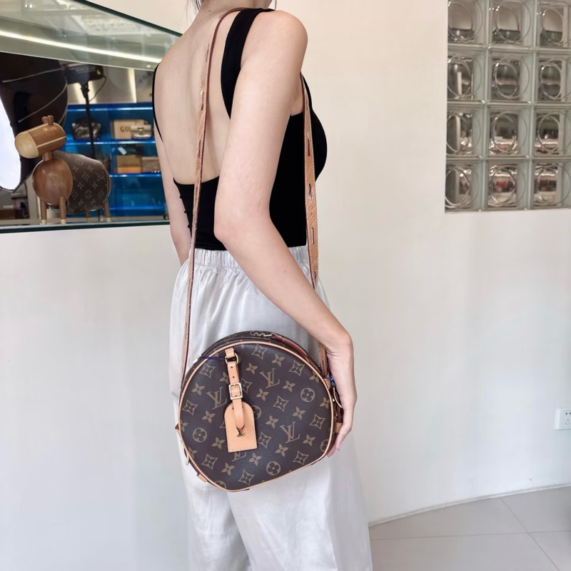 （甜美出眾💕）LV M52294 經典老花 圓餅包 專櫃13萬多！-21