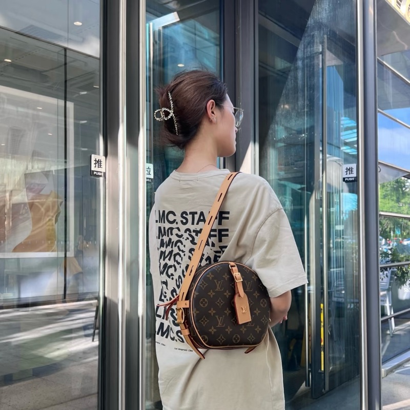 （甜美出眾💕）LV M52294 經典老花 圓餅包 專櫃13萬多！-22