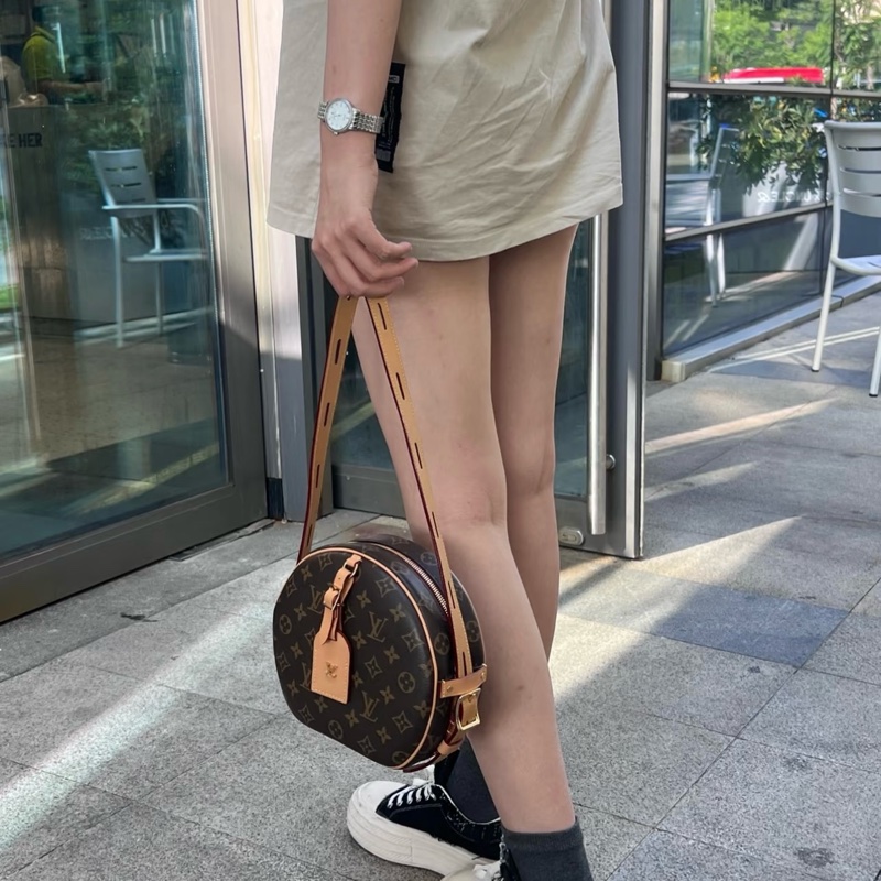 （甜美出眾💕）LV M52294 經典老花 圓餅包 專櫃13萬多！-23