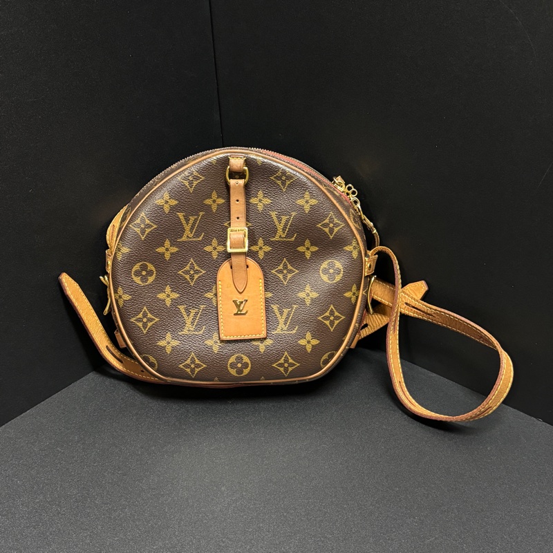 (甜美出眾💕)LV M52294 經典老花 圓餅包 專櫃13萬多!-6