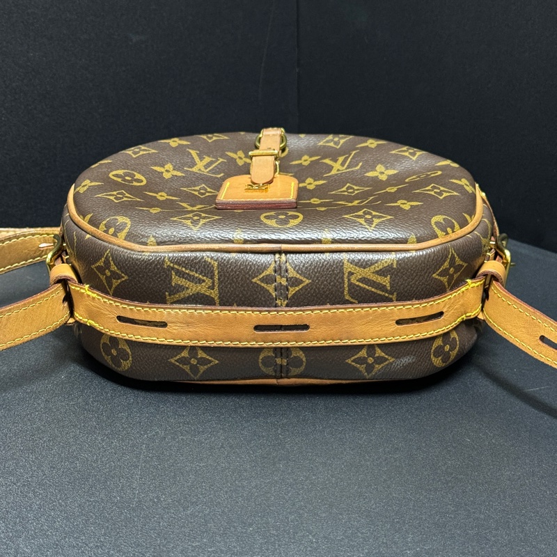 (甜美出眾💕)LV M52294 經典老花 圓餅包 專櫃13萬多!-10
