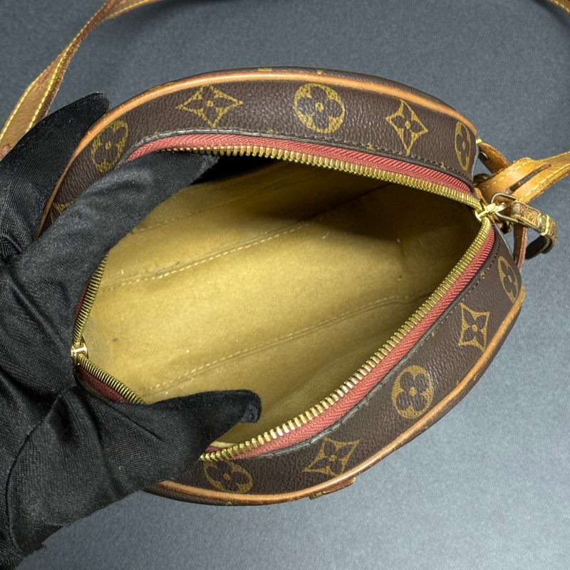 (甜美出眾💕)LV M52294 經典老花 圓餅包 專櫃13萬多!-12