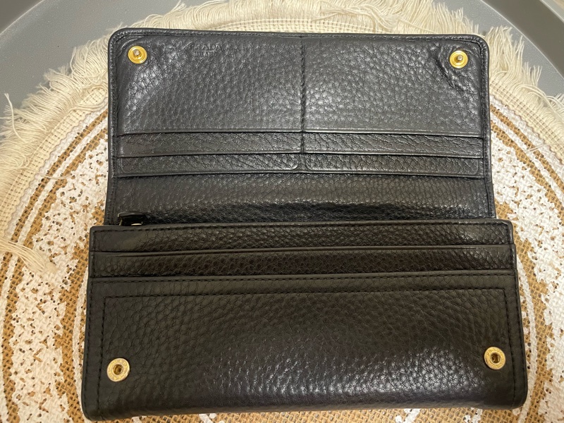 🔥閒置出清🔥Prada 黑金荔枝牛皮長夾-1