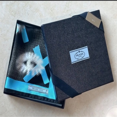 Prada 絲巾 scarf