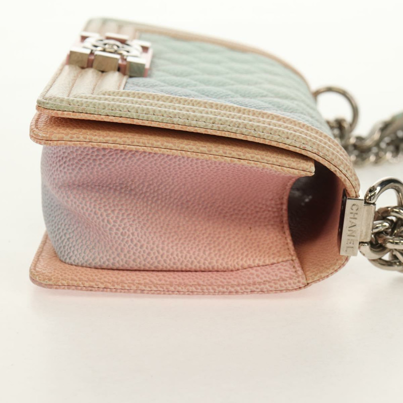 【日本直送】香奈兒 (CHANEL) Boy Chanel 鏈條肩背包，魚子醬紋皮革，彩虹色 CC 標誌，正品編號 153621SAM-3