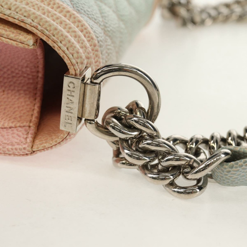 【日本直送】香奈兒 (CHANEL) Boy Chanel 鏈條肩背包，魚子醬紋皮革，彩虹色 CC 標誌，正品編號 153621SAM-8