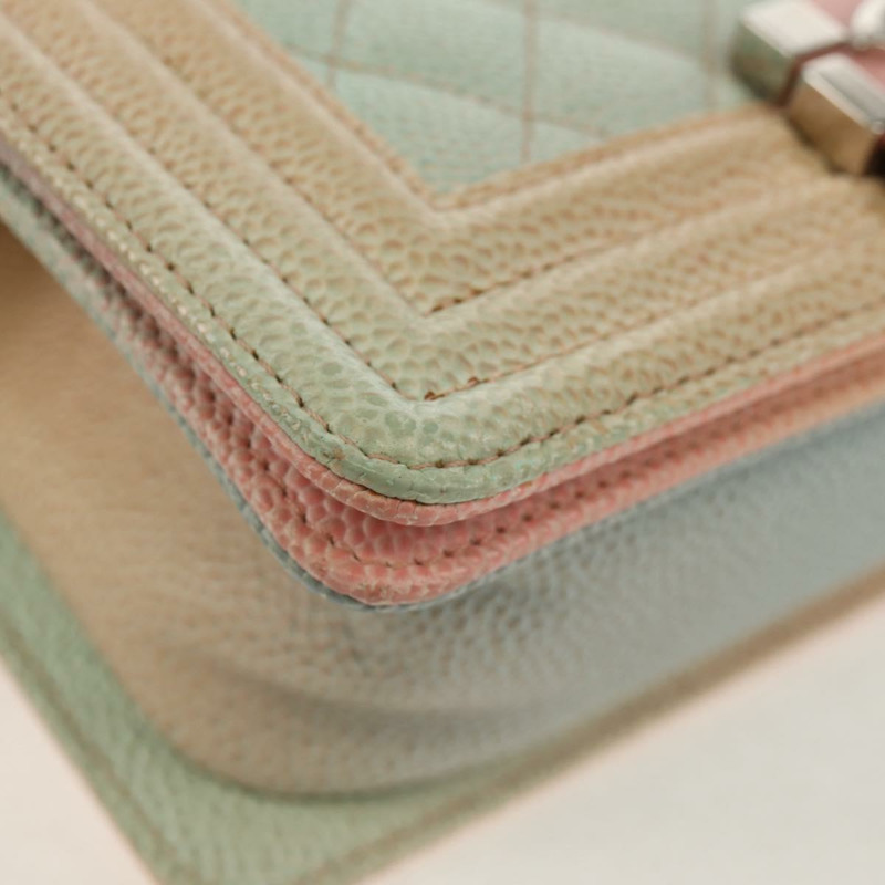 【日本直送】香奈兒 (CHANEL) Boy Chanel 鏈條肩背包，魚子醬紋皮革，彩虹色 CC 標誌，正品編號 153621SAM-14