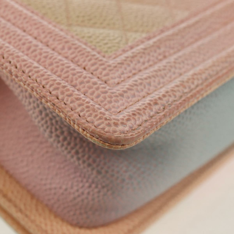 【日本直送】香奈兒 (CHANEL) Boy Chanel 鏈條肩背包，魚子醬紋皮革，彩虹色 CC 標誌，正品編號 153621SAM-16