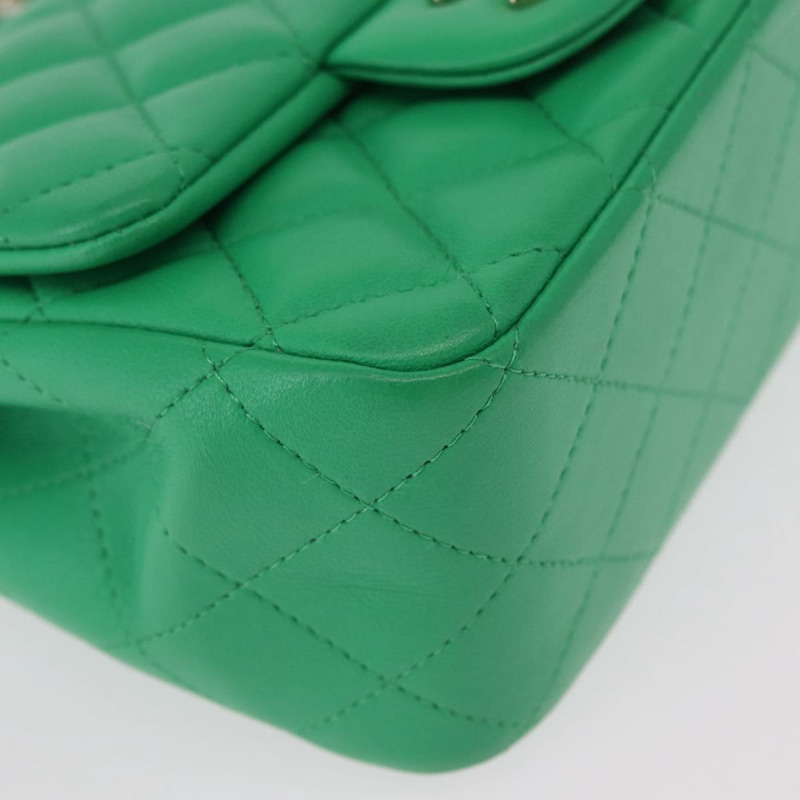 【日本直送】香奈兒 Matelasse 17 鏈條肩背包，羊皮材質，綠色，金色雙C標誌，貨號 142987SM-14