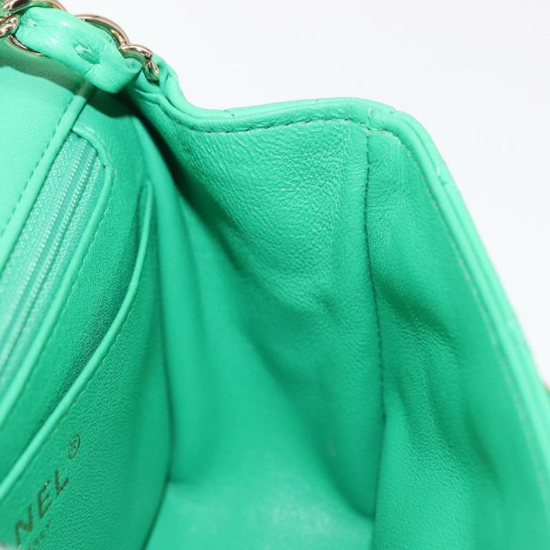 【日本直送】香奈兒 Matelasse 17 鏈條肩背包，羊皮材質，綠色，金色雙C標誌，貨號 142987SM-23