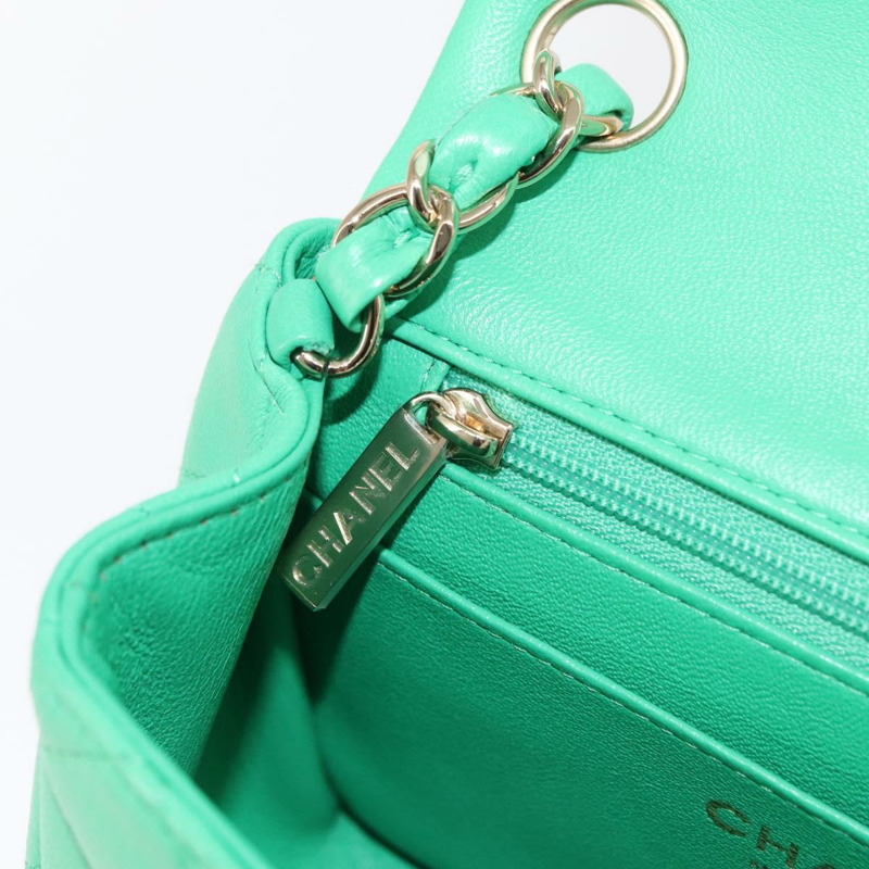 【日本直送】香奈兒 Matelasse 17 鏈條肩背包，羊皮材質，綠色，金色雙C標誌，貨號 142987SM-25