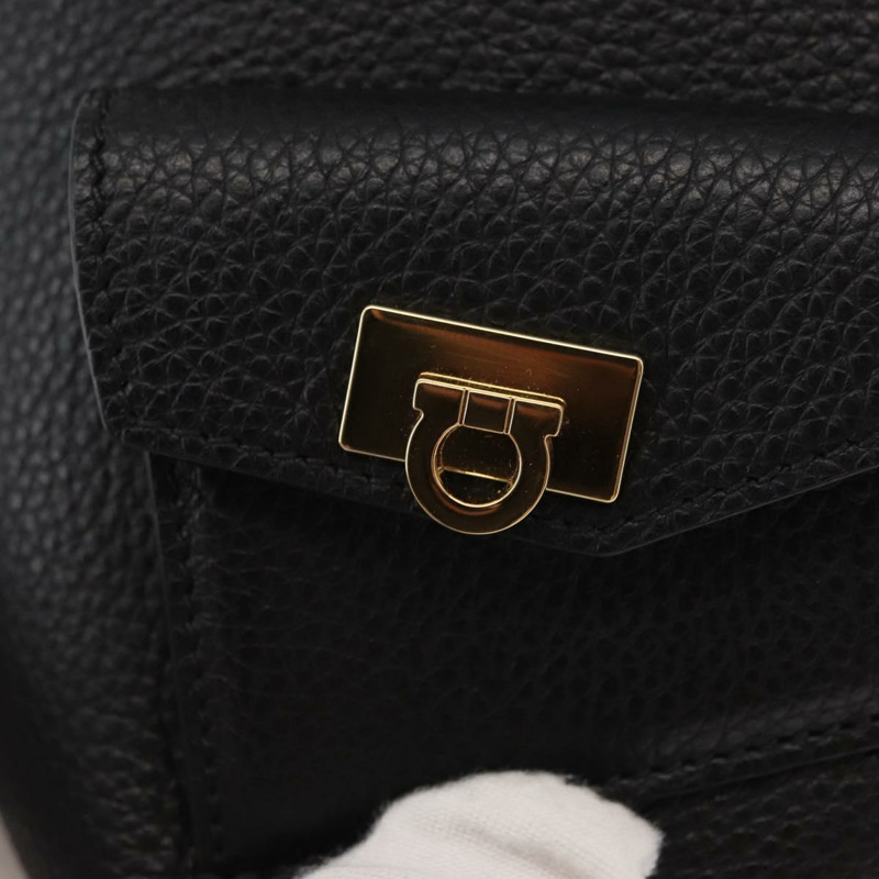 【日本直送】Salvatore Ferragamo Gancini 皮革雙肩包 黑色 金色 正品 154075SM-21