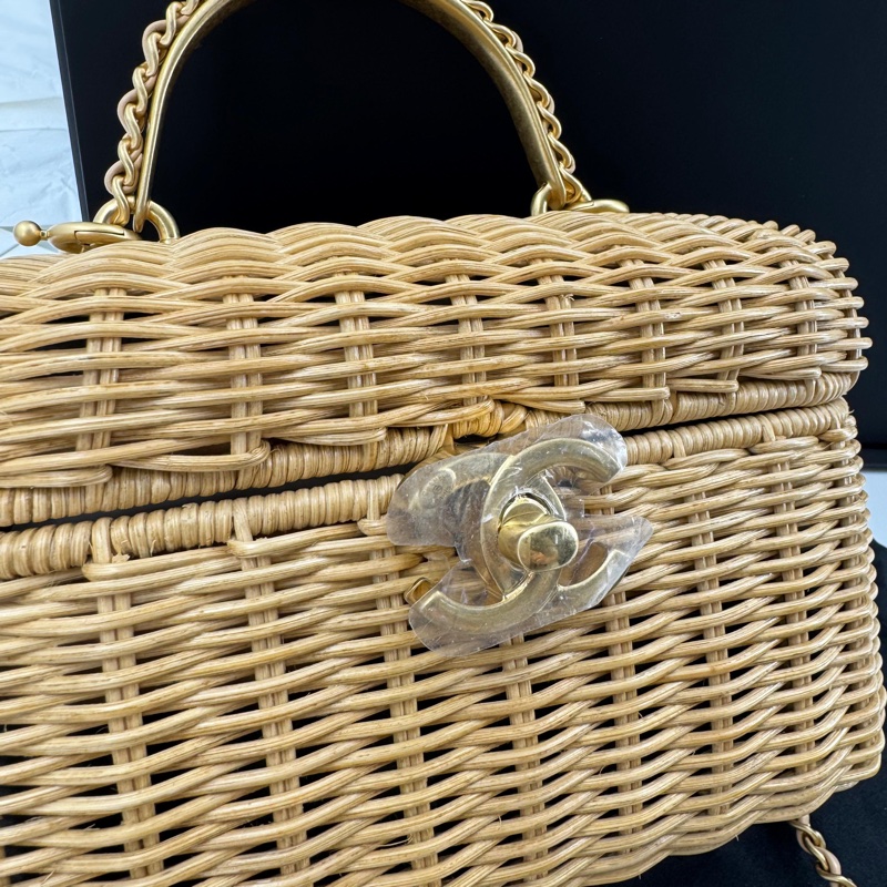 Chanel Cruise 2025/26 Braided Rattan & Gold-Tone Metal Beige Vanity Case-2