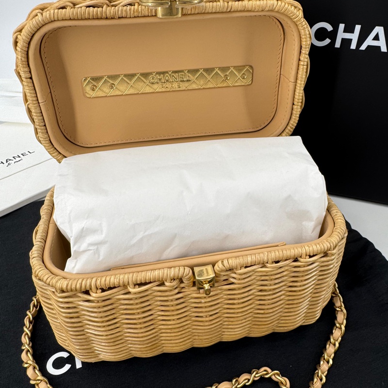 Chanel Cruise 2025/26 Braided Rattan & Gold-Tone Metal Beige Vanity Case-8