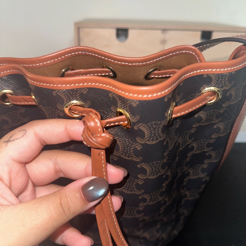 Celine TRIOMPHE帆布斜背水桶包(棕色)-7