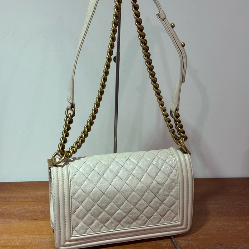 CHANEL Boy 25cm 杏色牛皮配金鏈斜孭袋-4