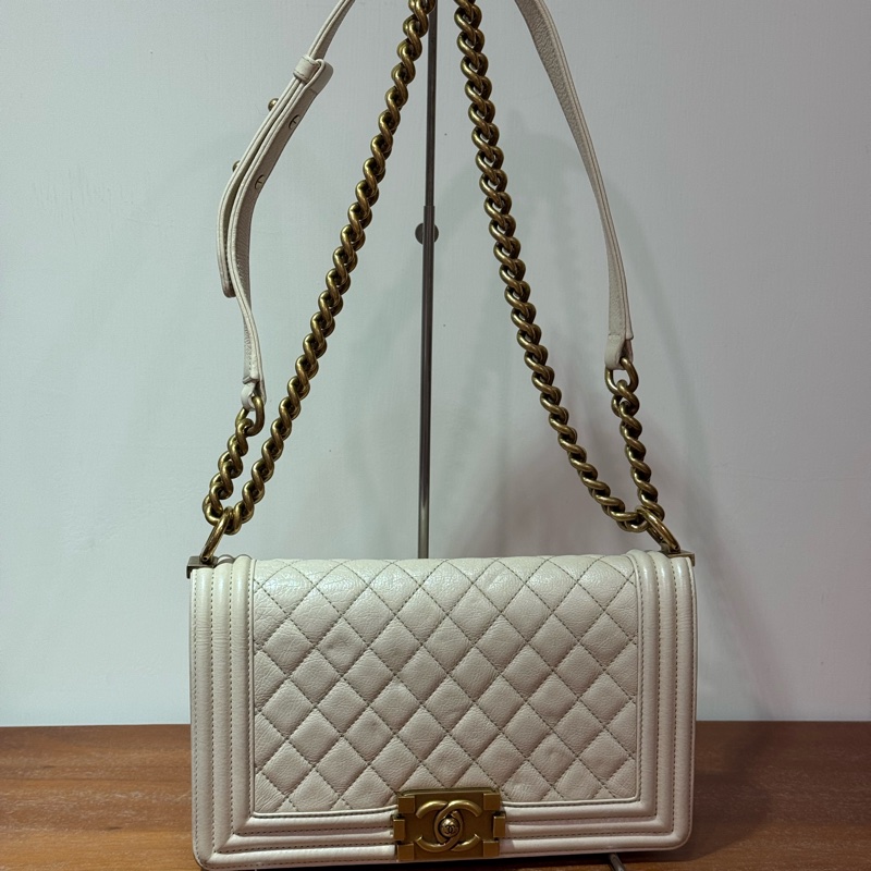 CHANEL Boy 25cm 杏色牛皮配金鏈斜孭袋-5