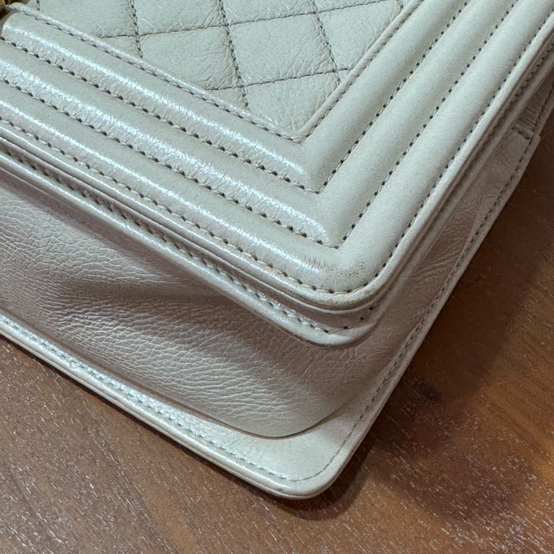 CHANEL Boy 25cm 杏色牛皮配金鏈斜孭袋-9