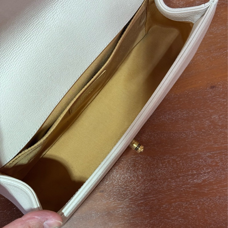 CHANEL Boy 25cm 杏色牛皮配金鏈斜孭袋-13