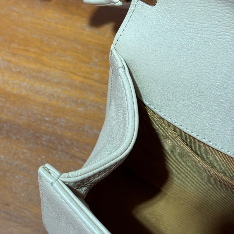 CHANEL Boy 25cm 杏色牛皮配金鏈斜孭袋-15