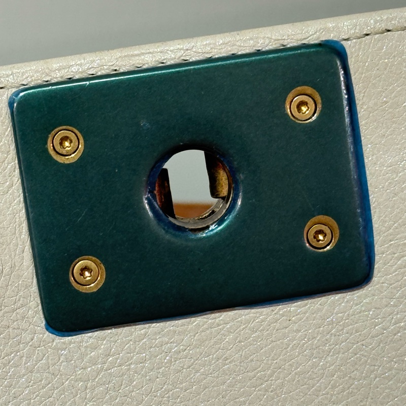 CHANEL Boy 25cm 杏色牛皮配金鏈斜孭袋-18