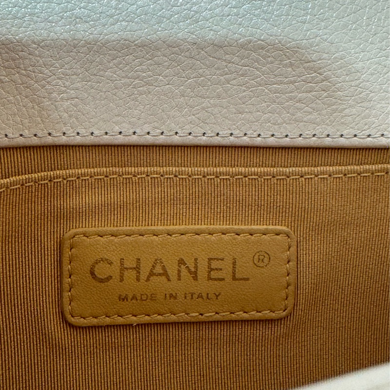 CHANEL Boy 25cm 杏色牛皮配金鏈斜孭袋-19