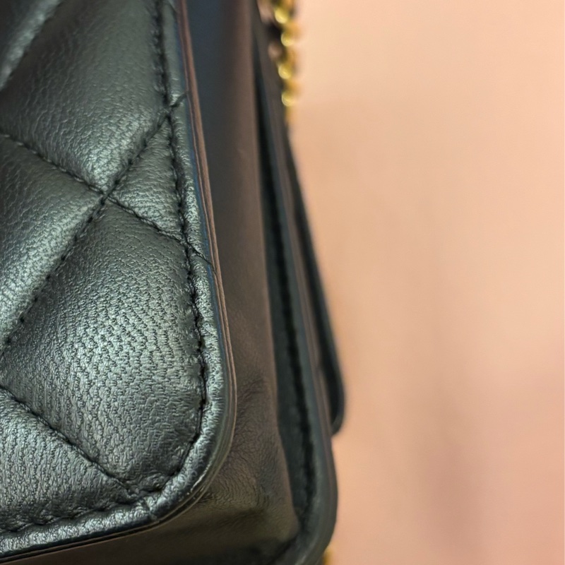 Chanel 雙C經典不敗款黑金小羊皮woc-7