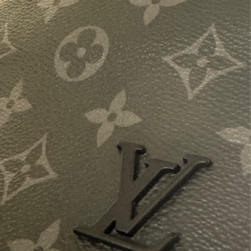 LV黑老花斜背包、黑武士M44000-1