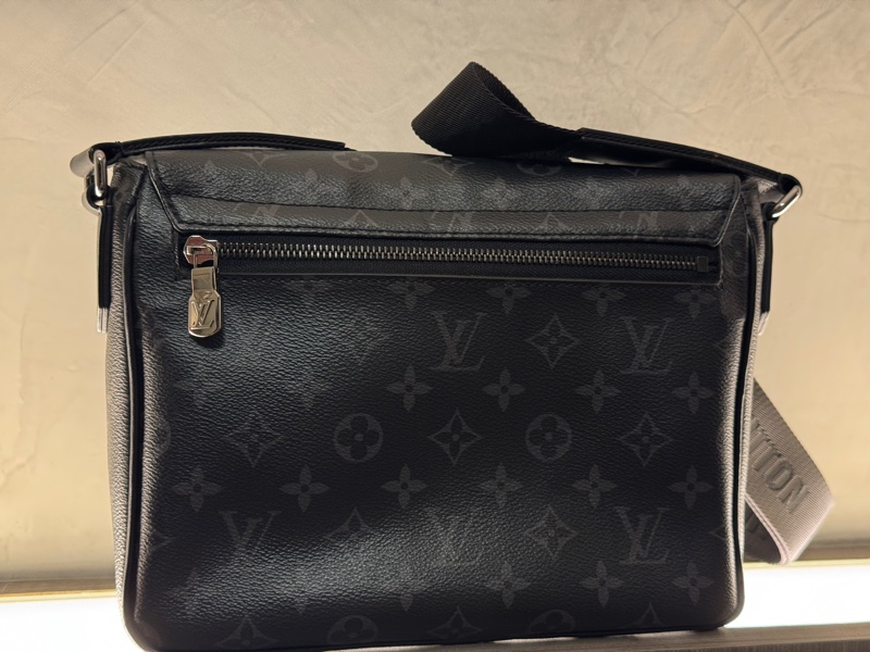 LV黑老花斜背包、黑武士M44000-2