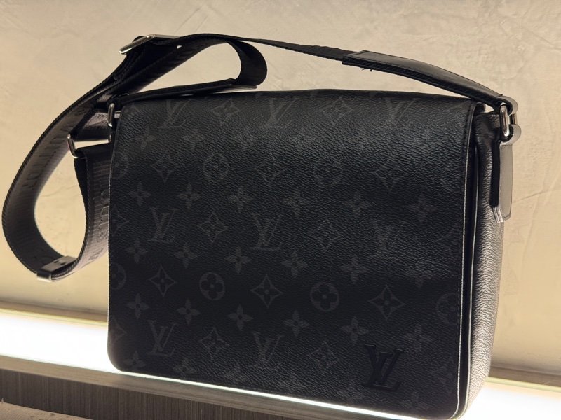 LV黑老花斜背包、黑武士M44000-8