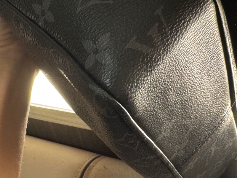 LV黑老花斜背包、黑武士M44000-10