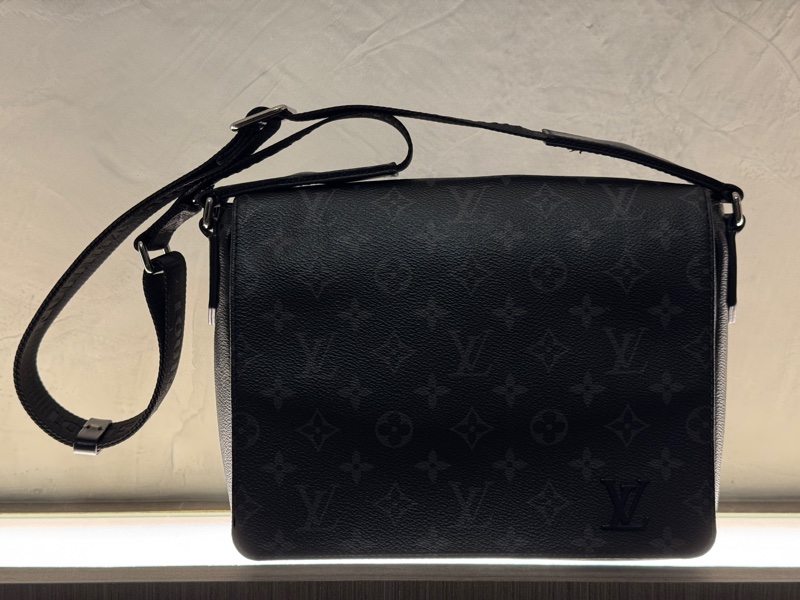 LV黑老花斜背包、黑武士M44000-16