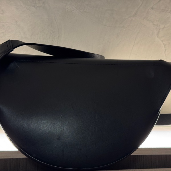 LOEWE 絕版牛皮小包 男女生都適合，簡約時尚帥氣-6