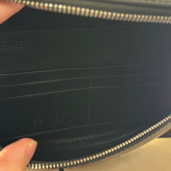 LOEWE 絕版牛皮小包 男女生都適合，簡約時尚帥氣-8